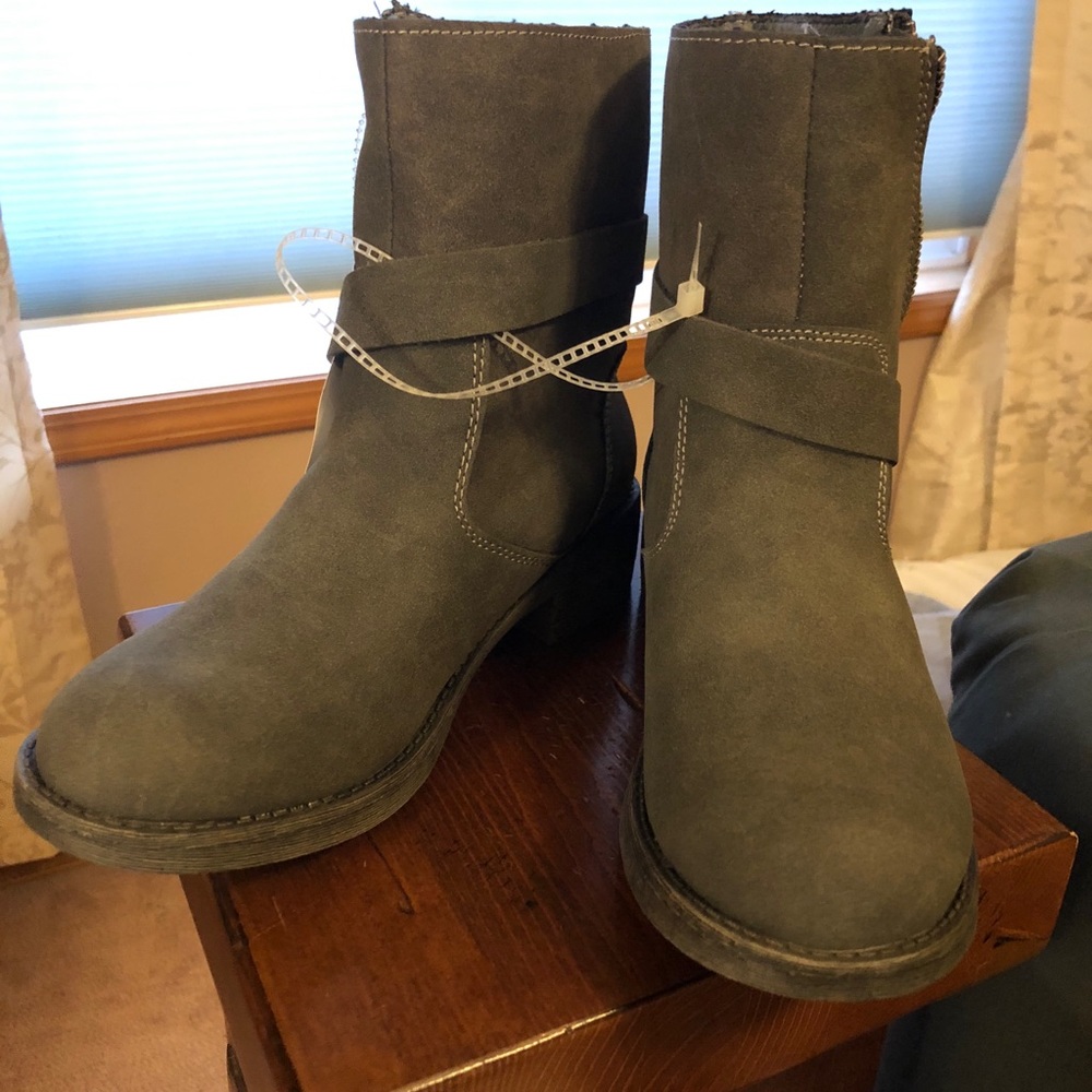 Combat boot style shoes
